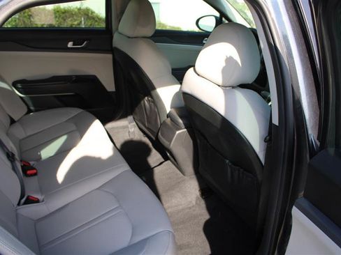 Used 2022 Kia K5 LXS FWD image 12