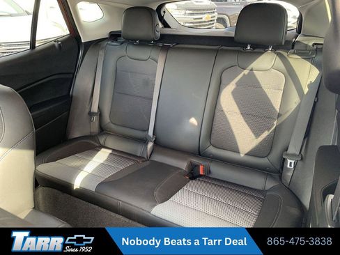 Used 2025 Chevrolet Trax LT w/ LT Convenience Package FWD image 23