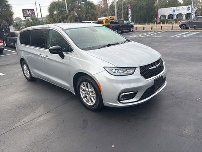 Used 2024 Chrysler Pacifica Touring-L