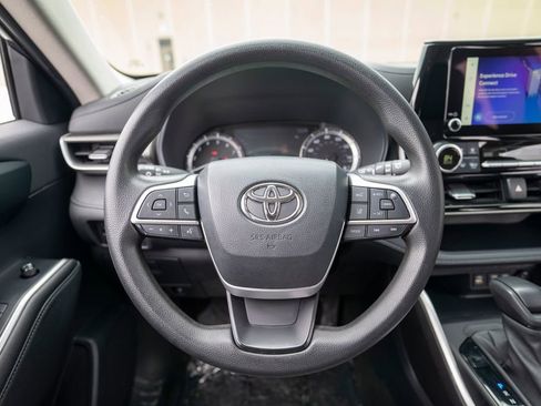 Used 2023 Toyota Highlander L image 13