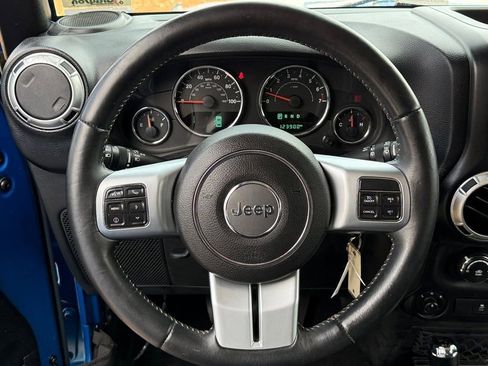 Used 2015 Jeep Wrangler Unlimited Freedom Edition image 15