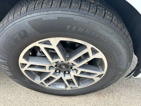 Used 2025 Ford Expedition Max Active RWD image 4