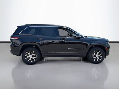 Used 2025 Jeep Grand Cherokee Limited AWD/4WD image 4