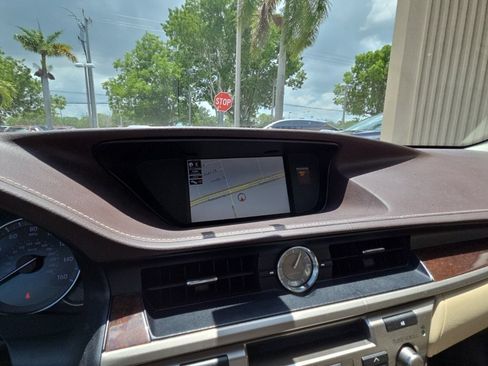 Used 2018 Lexus ES 350 w/ Luxury Package w/Wood Trim FWD image 21