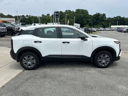 Used 2025 Nissan Kicks S FWD image 8