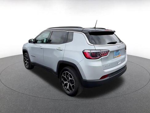 Used 2025 Jeep Compass Limited AWD/4WD image 10