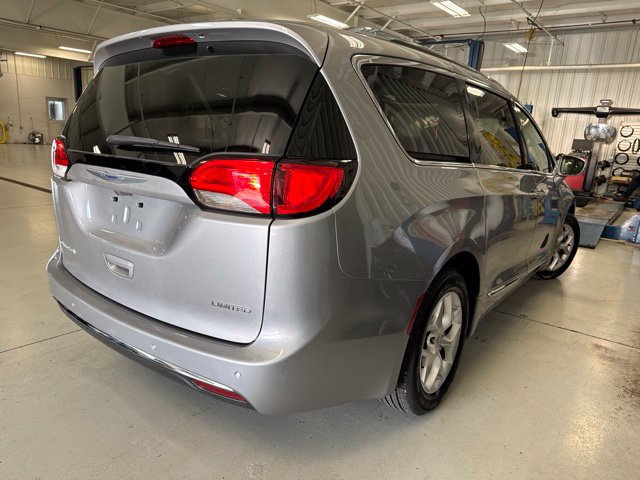 Used 2020 Chrysler Pacifica Limited FWD image 18