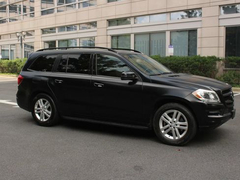 Used 2016 Mercedes-Benz GL 320 BlueTEC 4MATIC w/ Premium I Package image 2