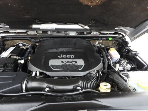 Used 2017 Jeep Wrangler Unlimited Sahara w/ Connectivity Group image 11