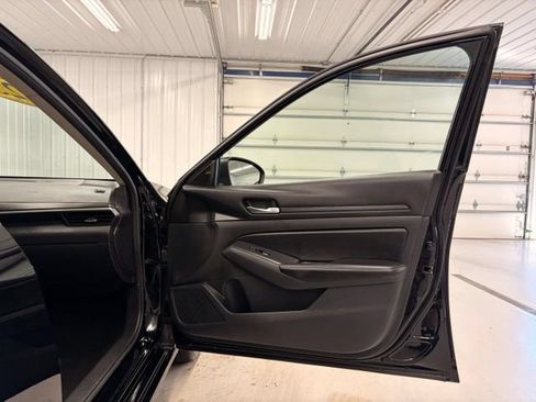 Used 2025 Nissan Altima 2.5 SV FWD image 10