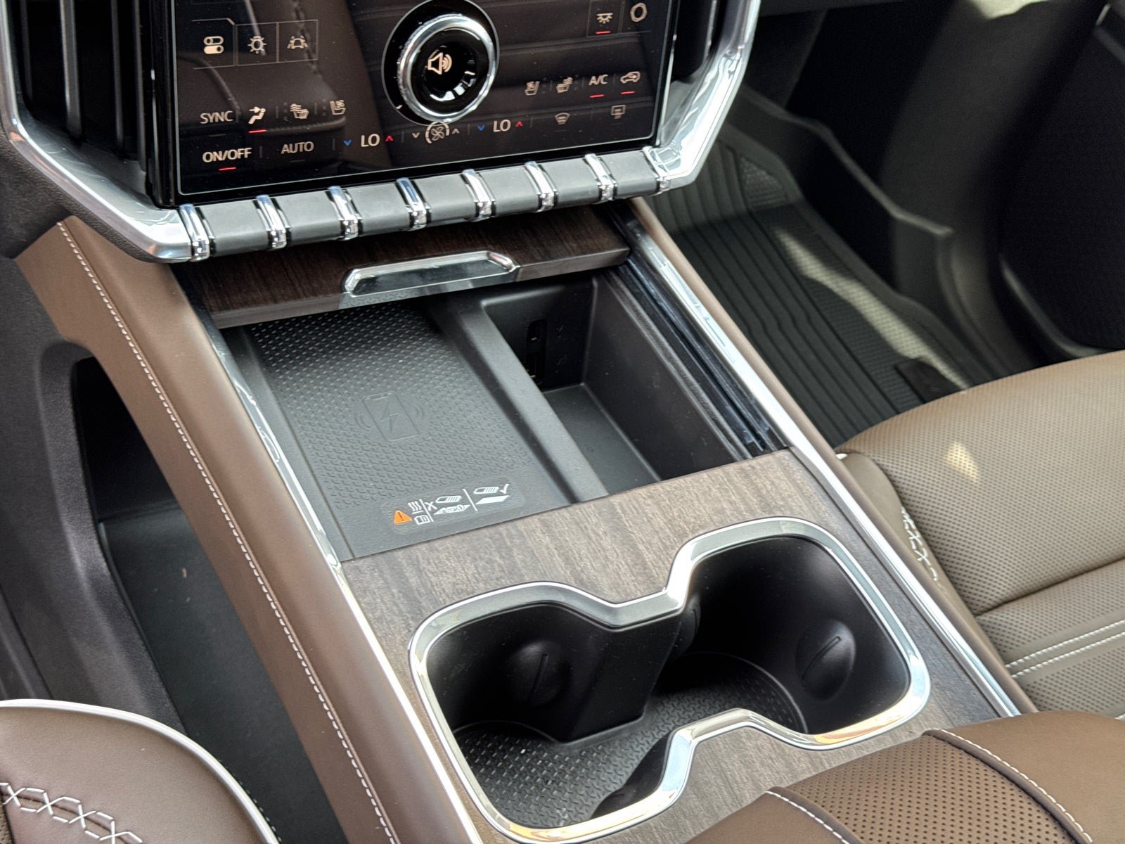 Used 2026 GMC Acadia Denali Ultimate w/ LPO, Floor Liner Package AWD/4WD image 32