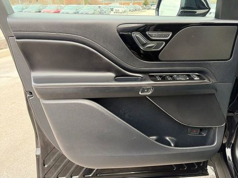Used 2025 Lincoln Aviator AWD image 14