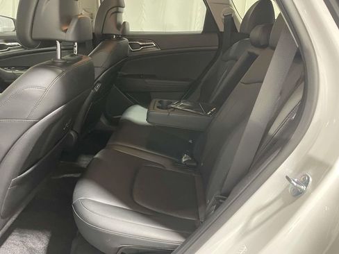 Used 2025 Kia Sportage EX FWD image 9
