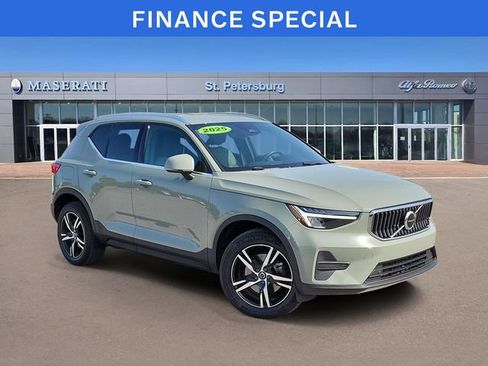 Used 2025 Volvo XC40 B5 Core AWD/4WD image 1
