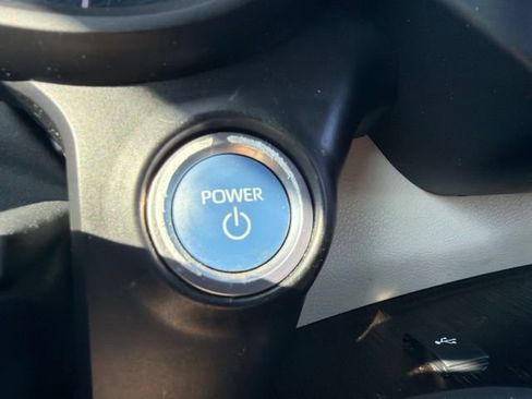Used 2021 Toyota Sienna XLE FWD image 48