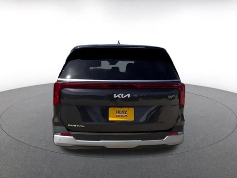 Used 2026 Kia Carnival FWD image 11