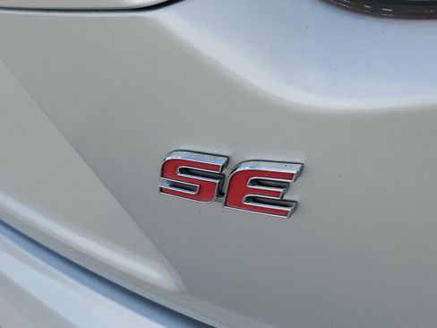 Used 2021 Toyota Corolla SE image 11