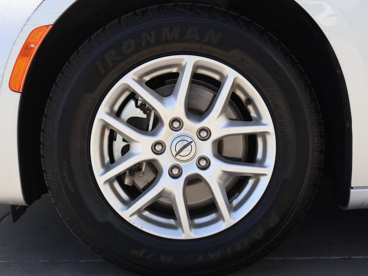 Used 2024 Chrysler Pacifica Touring-L FWD image 6