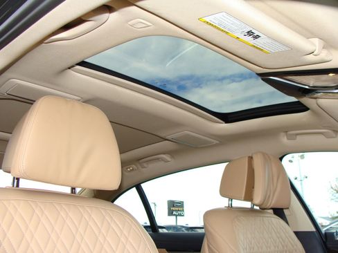 Used 2017 BMW 750i xDrive image 15