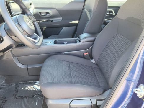 Certified 2025 Nissan Kicks S image 9