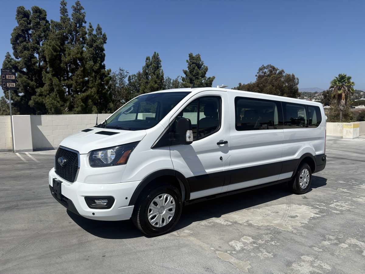 Used 2024 Ford Transit 350 XLT RWD image 3