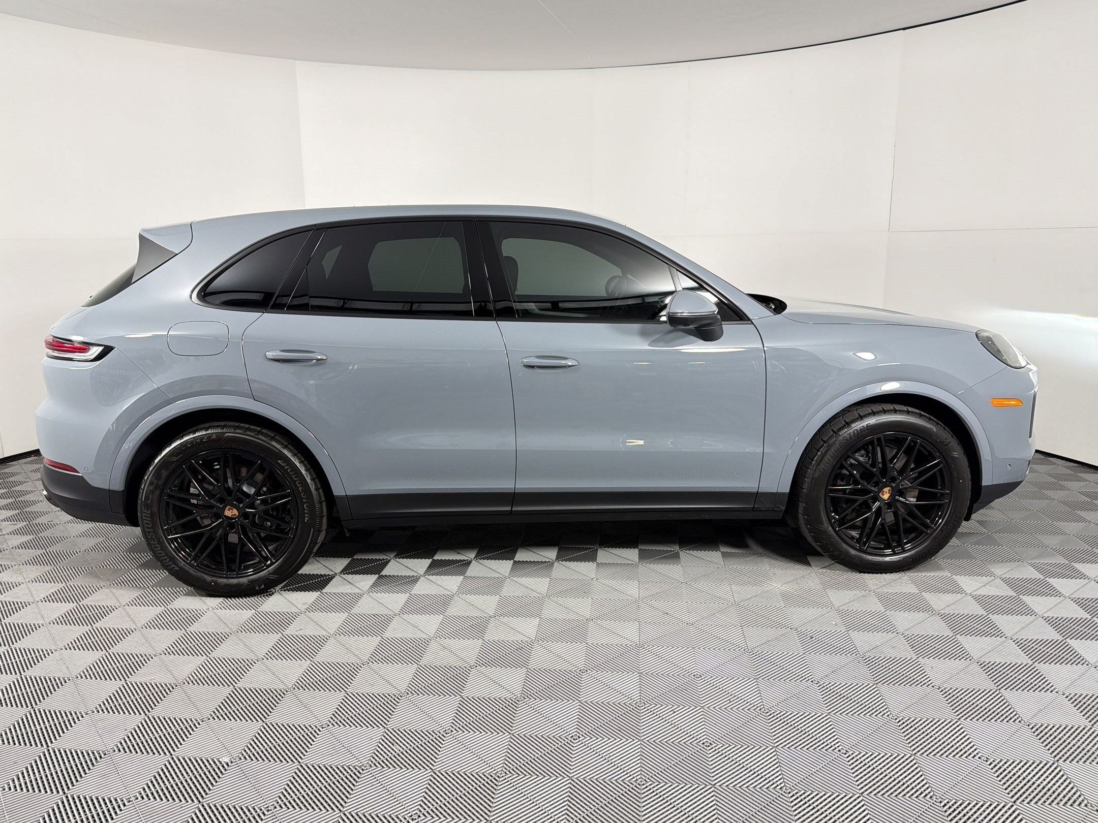 Certified 2026 Porsche Cayenne AWD/4WD image 8