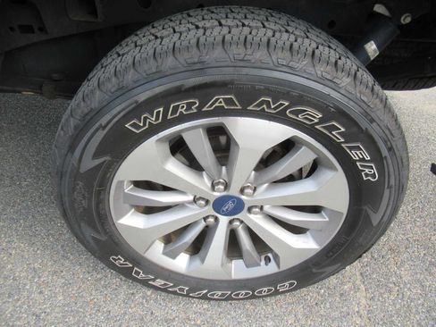 Used 2018 Ford F150 XL w/ Equipment Group 101A Mid AWD/4WD image 12