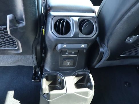 Used 2025 Jeep Gladiator Rubicon w/ Convenience Group AWD/4WD image 32