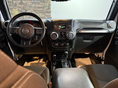 Used 2018 Jeep Wrangler Unlimited Sahara w/ Connectivity Group image 24