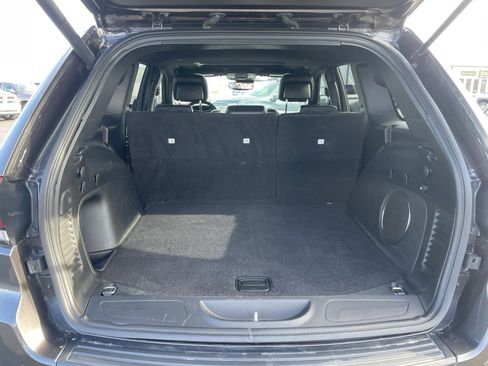 Used 2021 Jeep Grand Cherokee Laredo X image 9