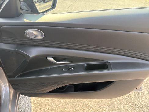 Used 2024 Hyundai Elantra Limited FWD image 25