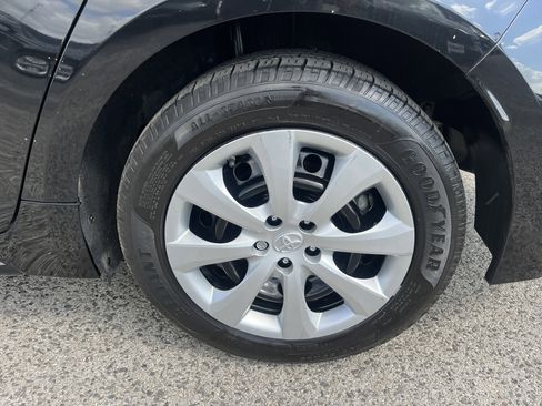 Used 2021 Toyota Corolla LE image 8