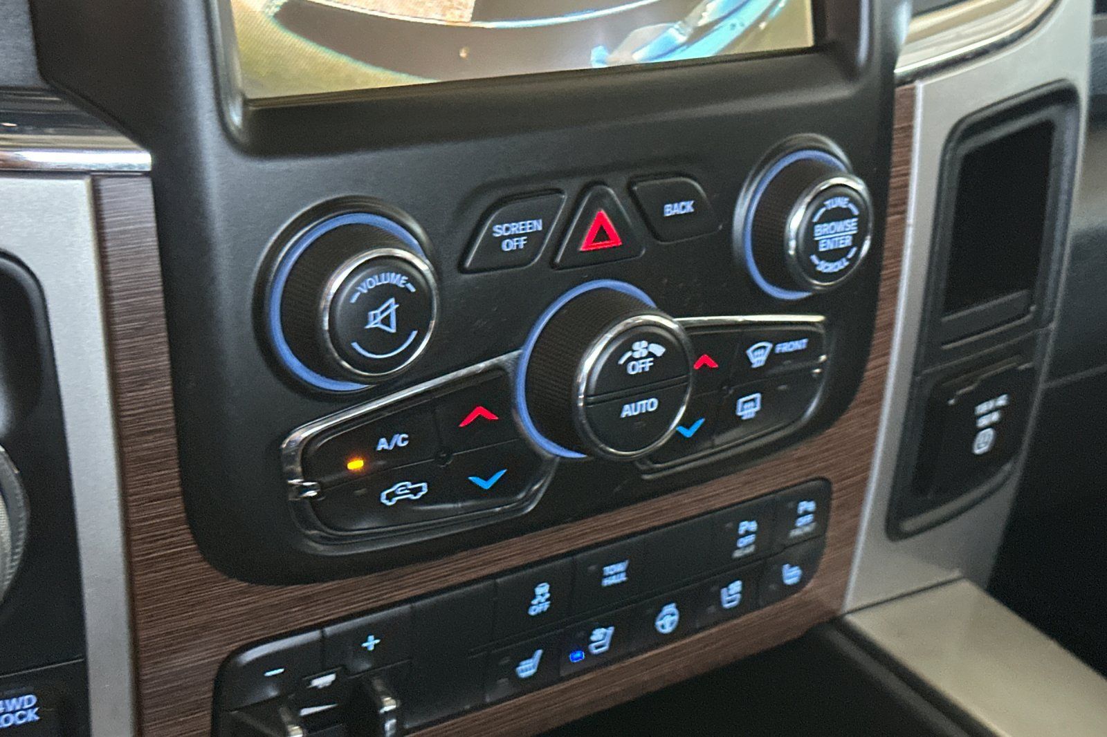 Used 2017 RAM 1500 Laramie w/ Convenience Group AWD/4WD image 20
