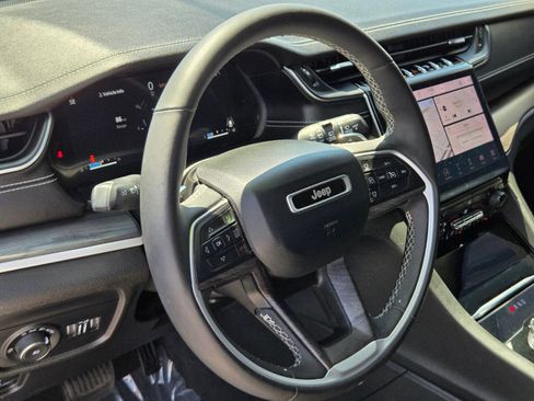 Used 2023 Jeep Grand Cherokee Limited RWD image 18