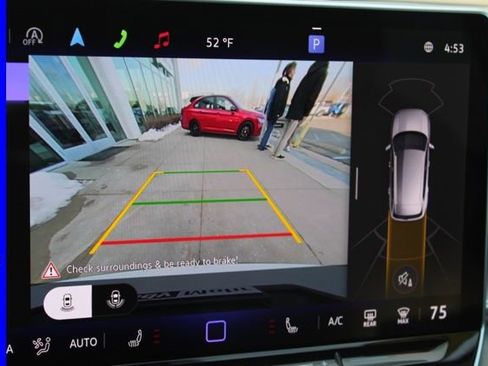 Used 2025 Volkswagen Tiguan SE image 35