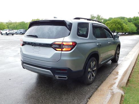 Used 2024 Honda Pilot Elite image 4