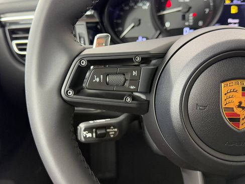 Certified 2026 Porsche Macan AWD/4WD image 17