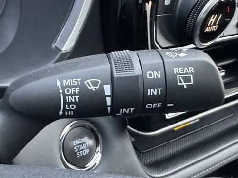 Certified 2023 Toyota Highlander XLE image 32