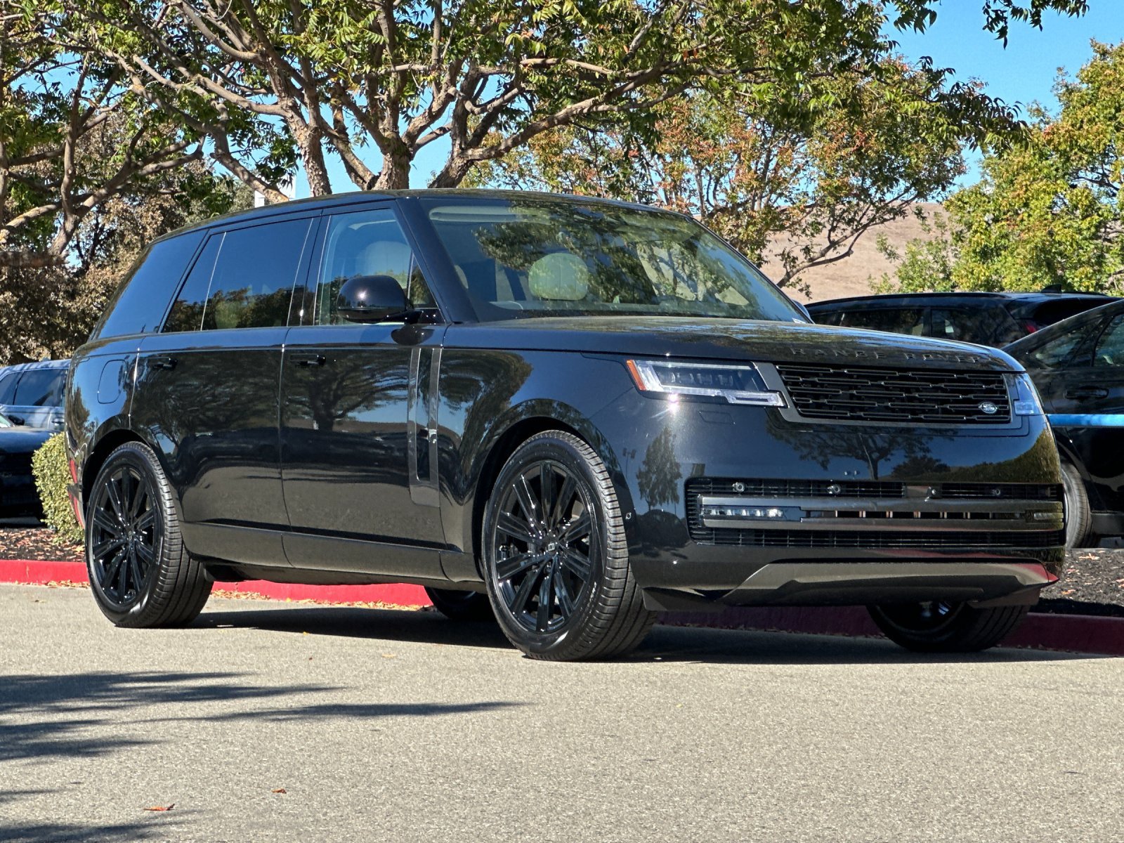 New 2027 Land Rover Range Rover Long Wheelbase SE AWD/4WD image 8