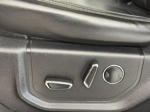 Used 2015 Ford F150 Lariat w/ Equipment Group 502A Luxury AWD/4WD image 27