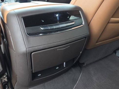 Used 2022 Cadillac Escalade ESV Premium Luxury image 25