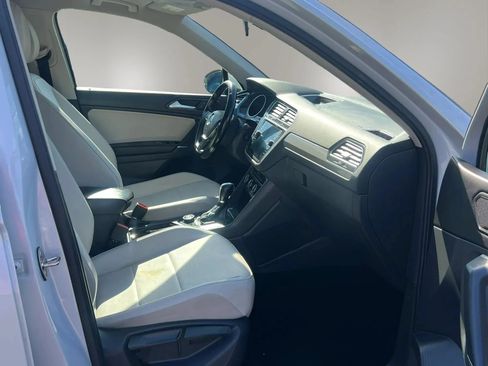 Used 2018 Volkswagen Tiguan SE w/ Panoramic Sunroof Package AWD/4WD image 32