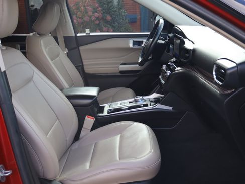 Used 2022 Ford Explorer Limited w/ Equipment Group 301A image 25