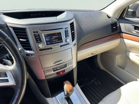 Used 2013 Subaru Outback 2.5i Limited AWD/4WD image 31