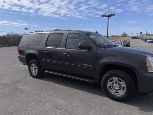 Used 2011 GMC Yukon XL 2500 SLT w/ SLT-2 Equipment Package image 8