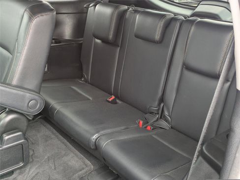 Used 2016 Toyota Highlander XLE FWD image 17