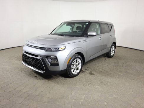 Used 2022 Kia Soul LX w/ Technology Package FWD image 4