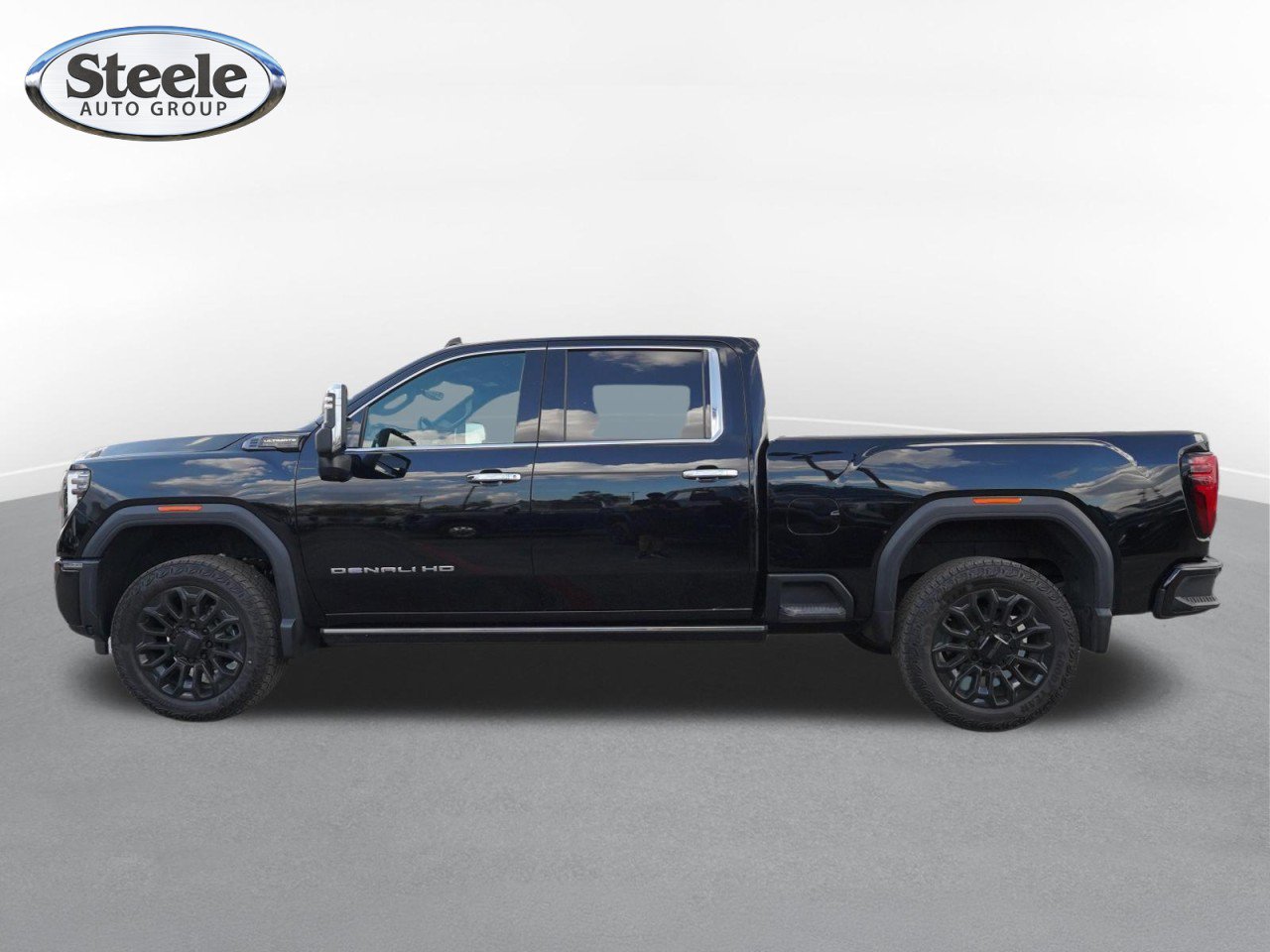 Certified 2026 GMC Sierra 2500 Denali Ultimate w/ LPO, GMC Protection Package AWD/4WD image 4