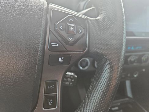 Used 2020 Toyota Tacoma TRD Sport w/ TRD Premium Sport Package AWD/4WD image 25