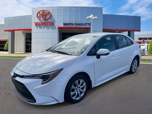 Used 2025 Toyota Corolla LE image 4